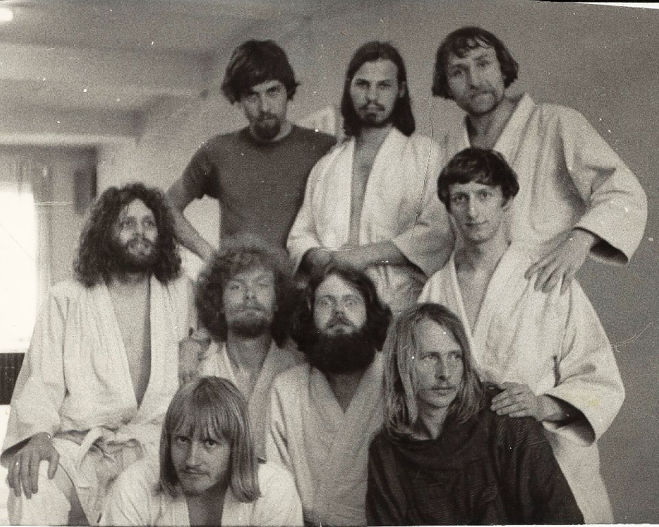 Keith Olen Barger Sensei (Øverst til højre) sammen med elever